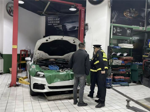 收1500被车主举报，4S店修新能源车也被罚！“油电兼修”有多难？