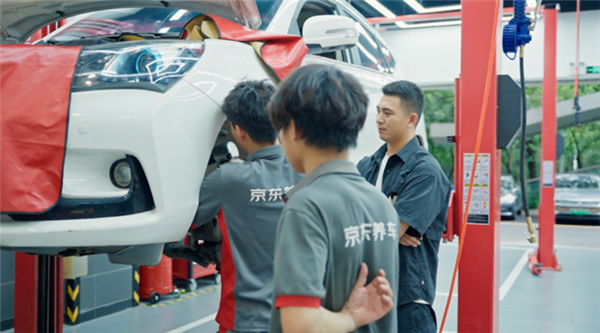 前4S店高管为何敢于押注京东养车，半年开出3家店？