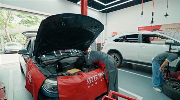 前4S店高管为何敢于押注京东养车，半年开出3家店？