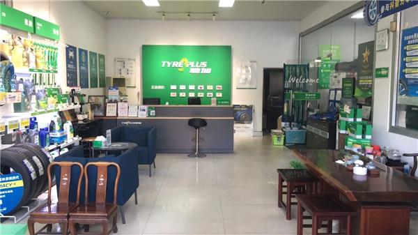 从旧胎摊到标杆店，60岁轮胎女老板如何评价与驰加合作20年？