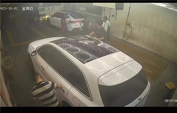 大批汽修厂贴出“不洗纯电车”告示,你会跟进吗? 大批汽修厂贴出“不洗纯电车”告示,你会跟进吗?