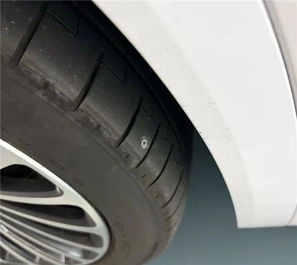 修理厂40元补胎被投诉，4S店2000元换胎有“坑”却没事：宁赚富人零花钱，不赚穷人生活费？