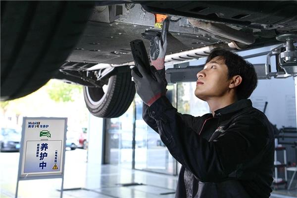 直击行业痛点！美孚1号车养护携手中汽修协发布全国首个电动汽车油液服务规范