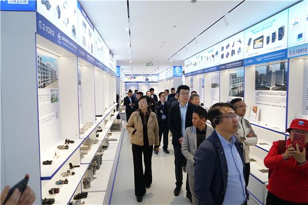 【聚焦】共谋“内外贸一体化”新局,这场战略研讨会在汽车城举办 【聚焦】共谋“内外贸一体化”新局,这场战略研讨会在汽车城举办