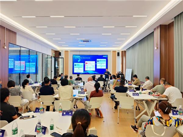 门店被AI和新能源同时改写，下一批客户究竟怎么来？｜10月27日上海，AI私域实战课等你来